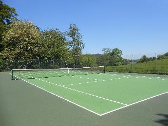 Bed and Breakfast Newtown tennis court
