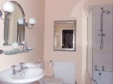 Bed and Breakfast Newtown Bath with overhead shower